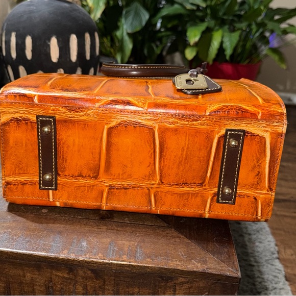 EUC Dooney & Bourke Caiman Camilla Croc-Embossed Leather Tote Bag - Picture 6 of 16